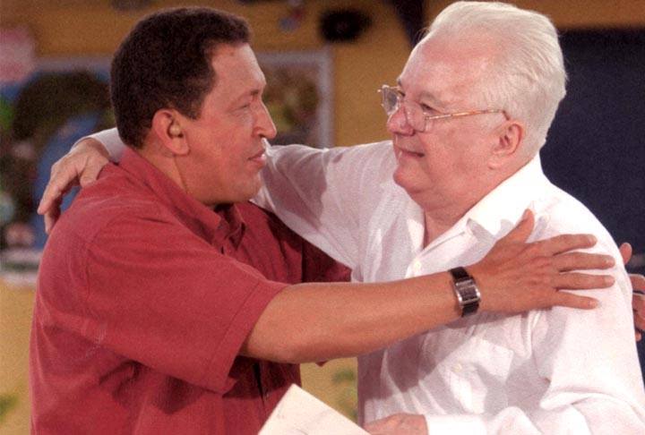 Foto de Hugo Chávez Frías y  Armando Hart Dávalos